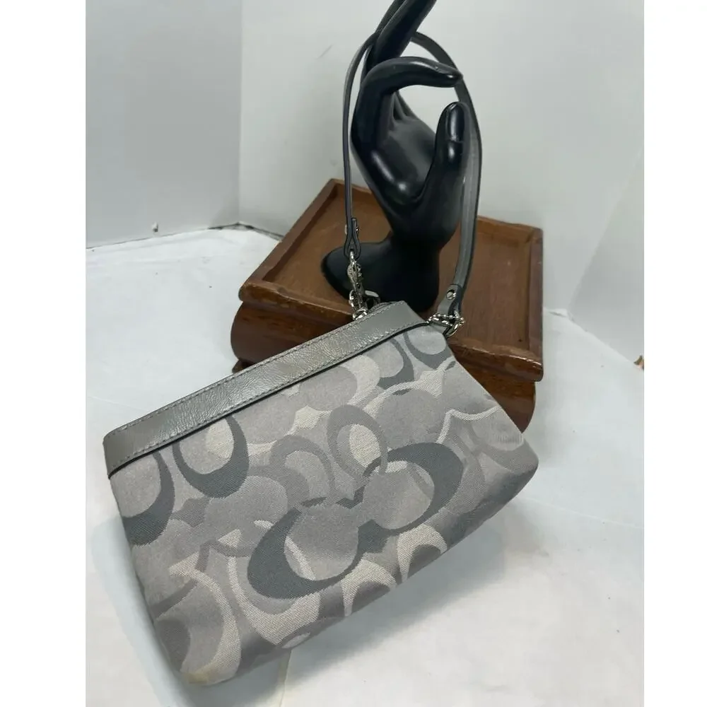 COACH WRISTLET BAG CANVAS LEATHER SIGNATURE GRAY PLEATED AESTHETIC‎ KAWAII